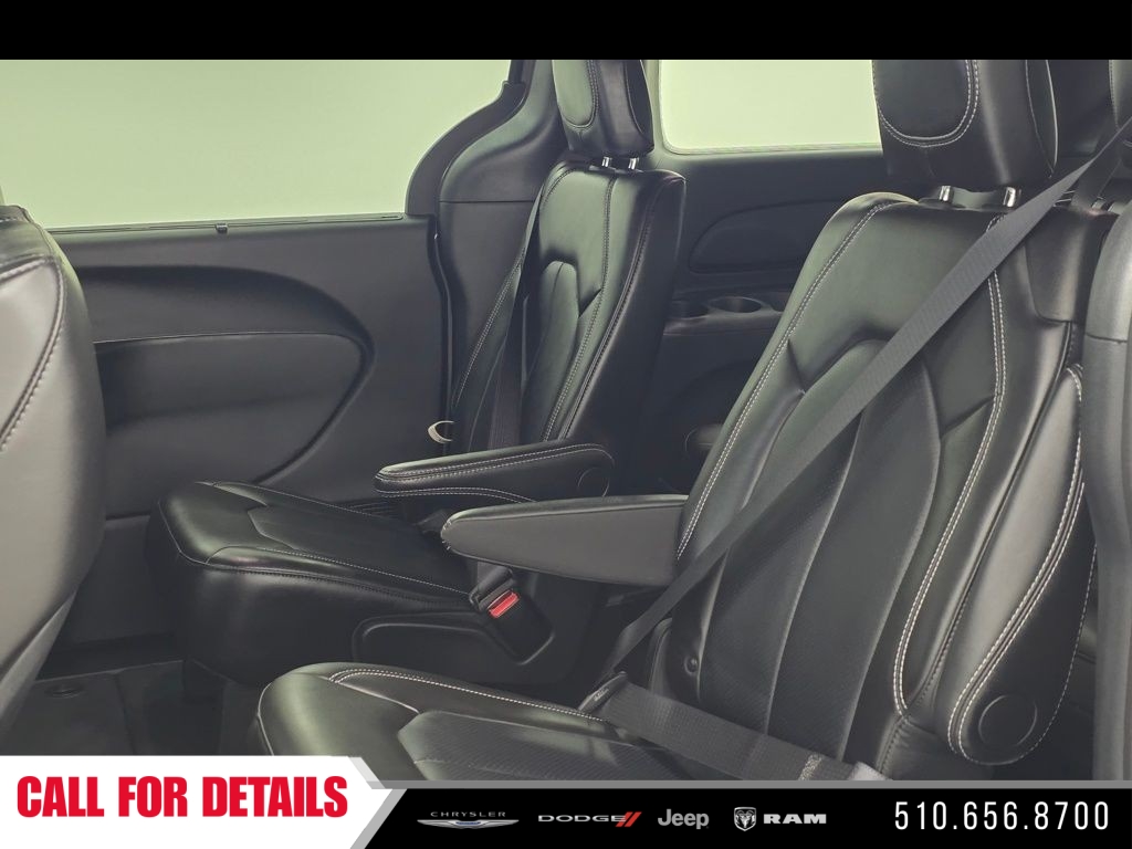 New 2025 Ceramic Gray Clear-Coat Exterior Paint Chrysler Select image 22