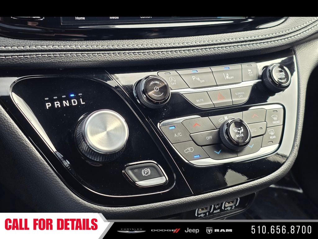 New 2025 Ceramic Gray Clear-Coat Exterior Paint Chrysler Select image 28