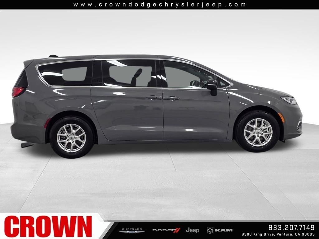 New 2025 Ceramic Gray Clear-Coat Exterior Paint Chrysler Select image 35