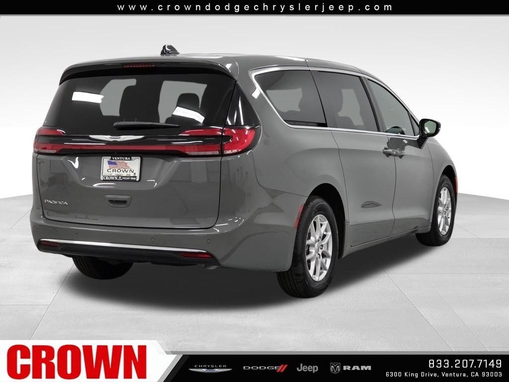 New 2025 Ceramic Gray Clear-Coat Exterior Paint Chrysler Select image 36