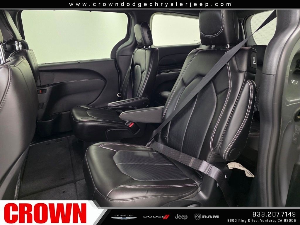 New 2025 Ceramic Gray Clear-Coat Exterior Paint Chrysler Select image 51