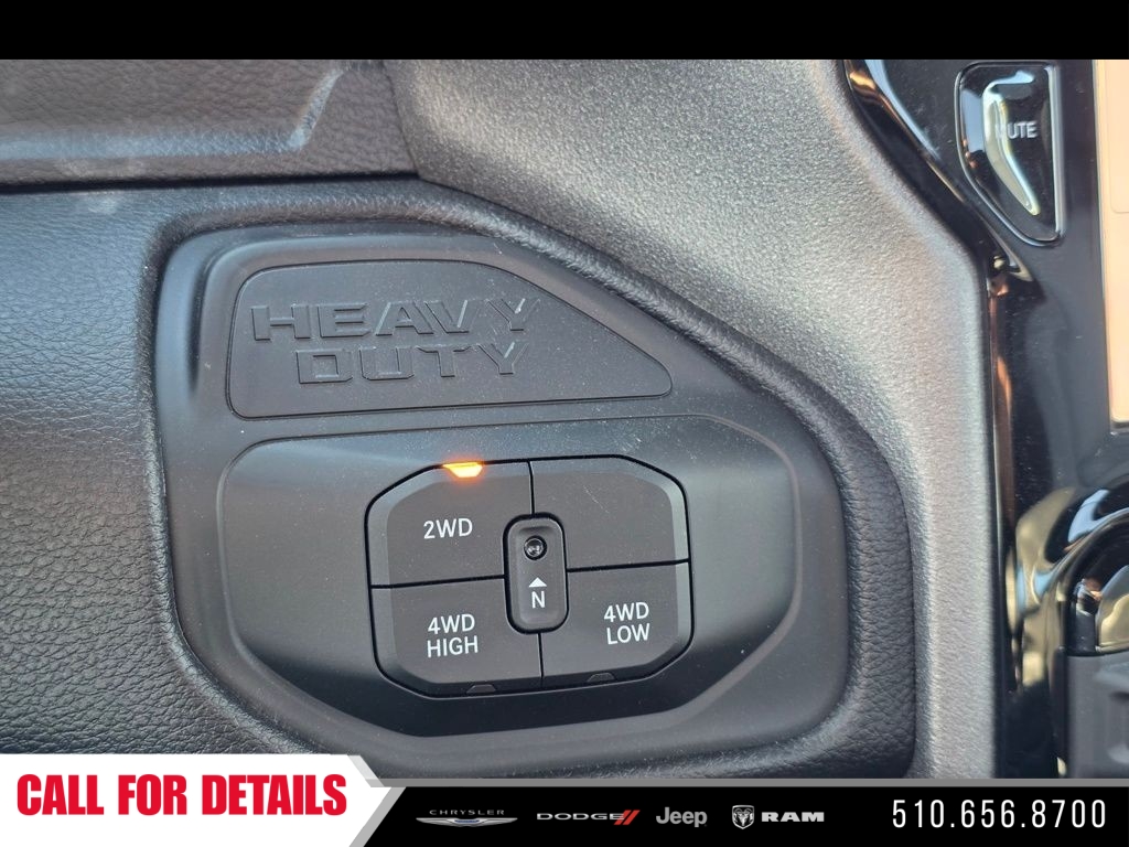 New 2026 Diamond Black Crystal Pearl-Coat Exterior Paint RAM Tradesman image 15