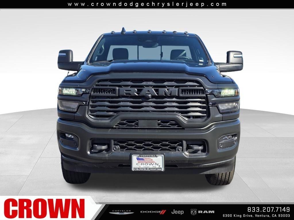New 2026 Diamond Black Crystal Pearl-Coat Exterior Paint RAM Tradesman image 21
