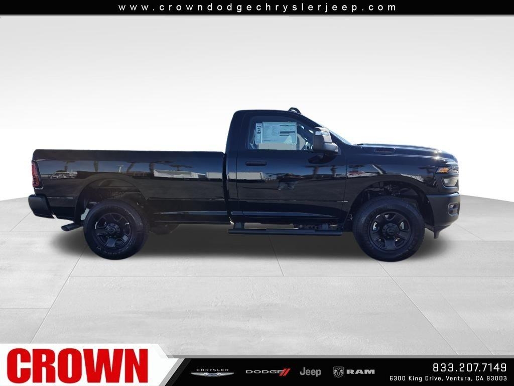New 2026 Diamond Black Crystal Pearl-Coat Exterior Paint RAM Tradesman image 23