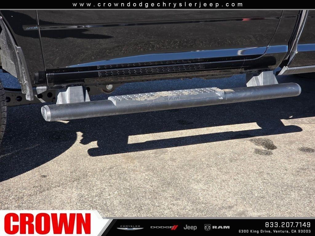 New 2026 Diamond Black Crystal Pearl-Coat Exterior Paint RAM Tradesman image 29