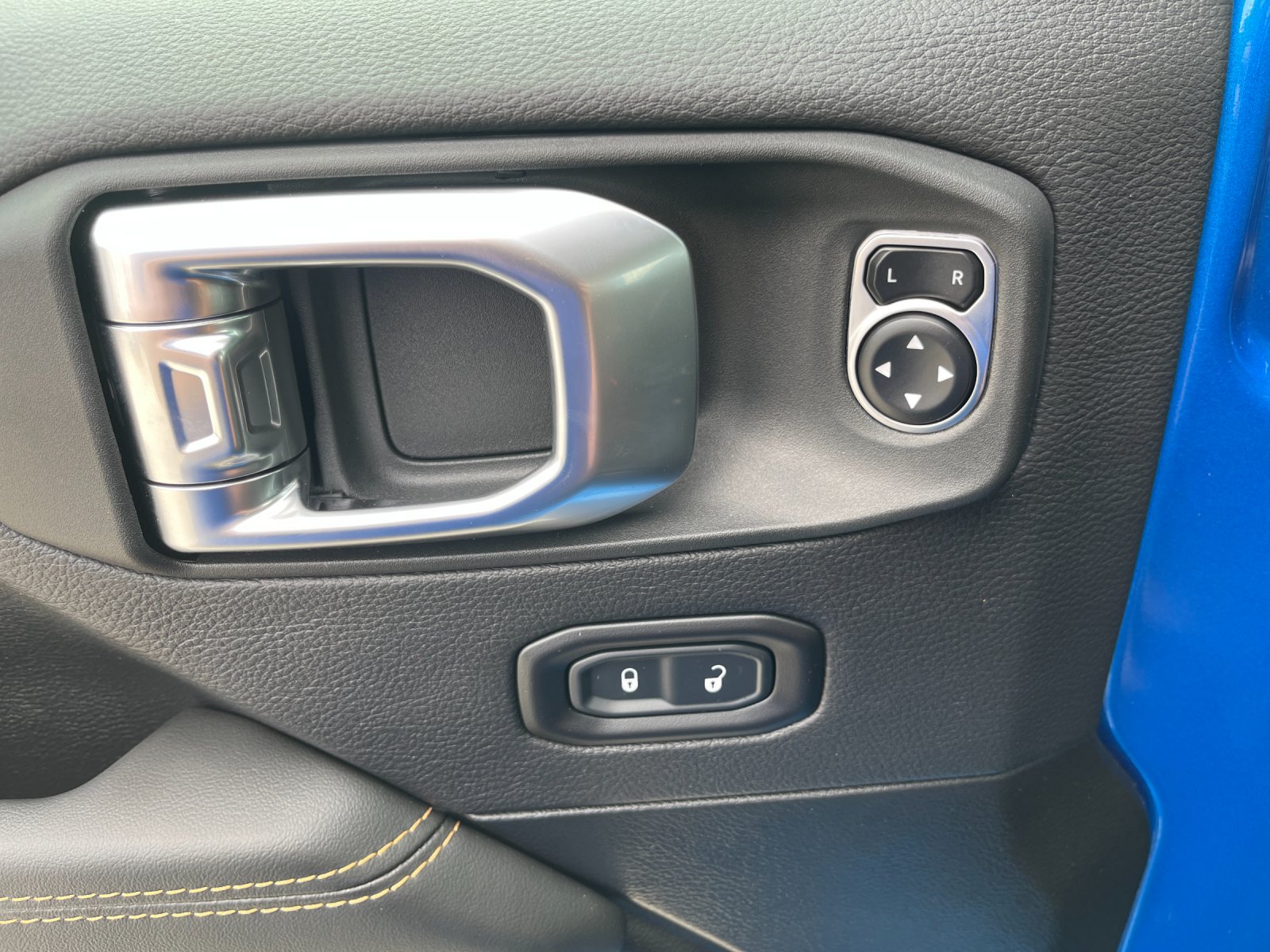 2026 Jeep Wrangler 4-Door Sahara - Photo 12