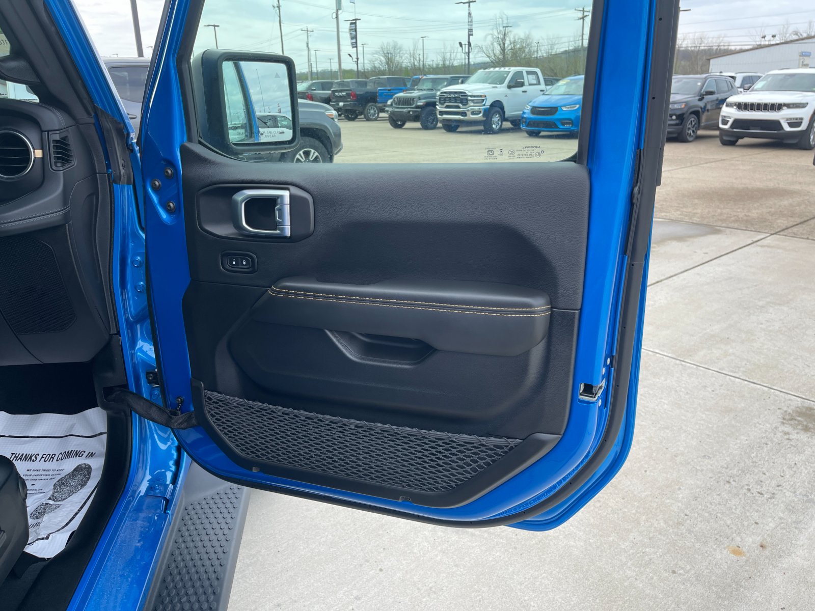 2026 Jeep Wrangler 4-Door Sahara - Photo 19