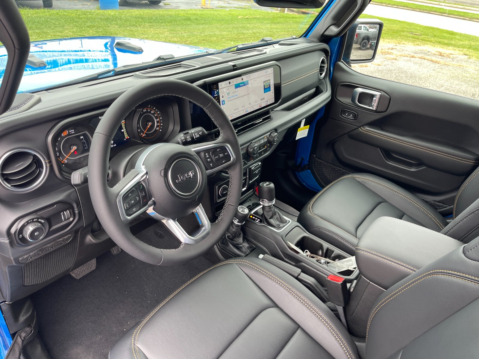 2026 Jeep Wrangler 4-Door Sahara - Photo 10