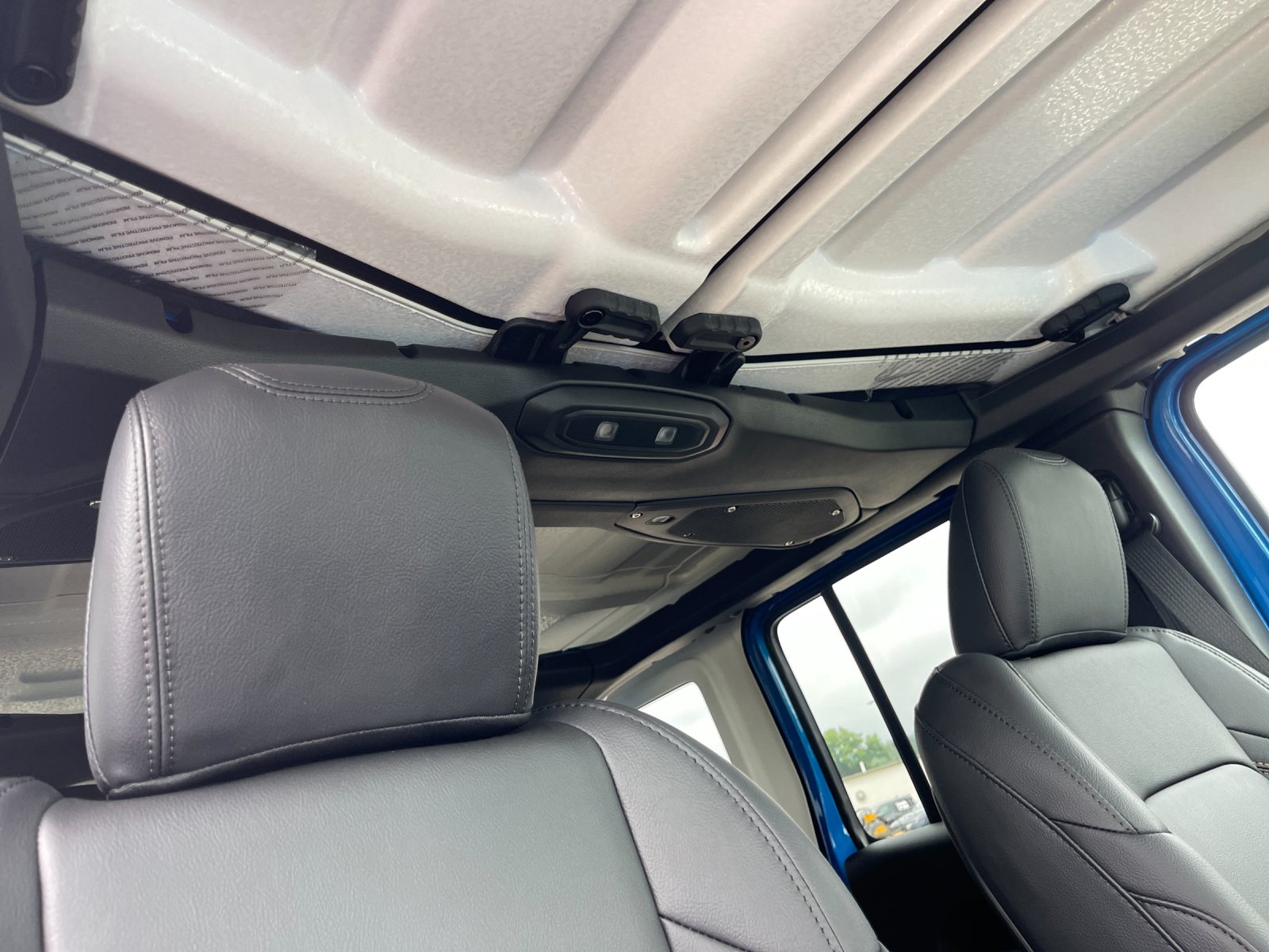 2026 Jeep Wrangler 4-Door Sahara - Photo 17