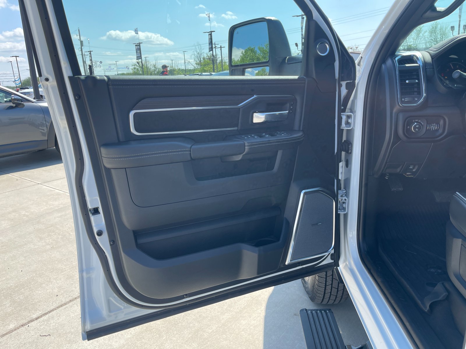 2026 RAM 3500 Laramie - Photo 11