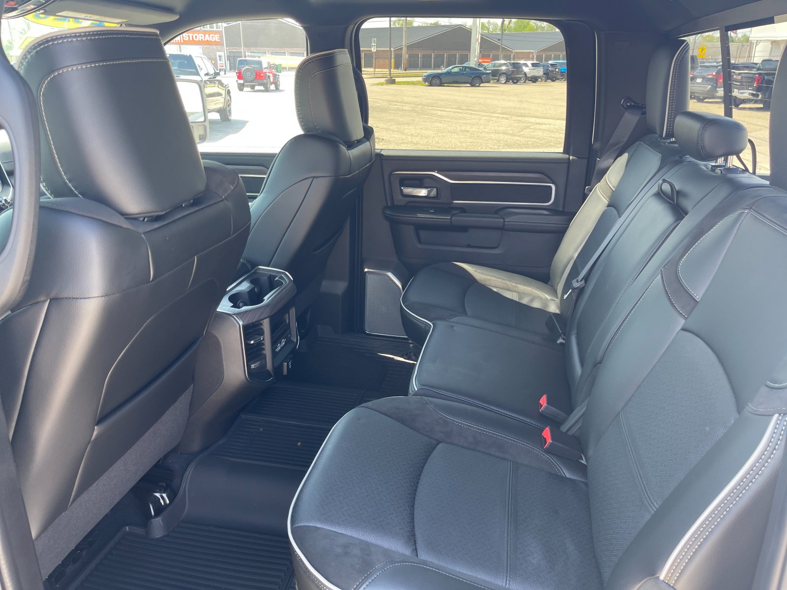 2026 RAM 3500 Laramie - Photo 13