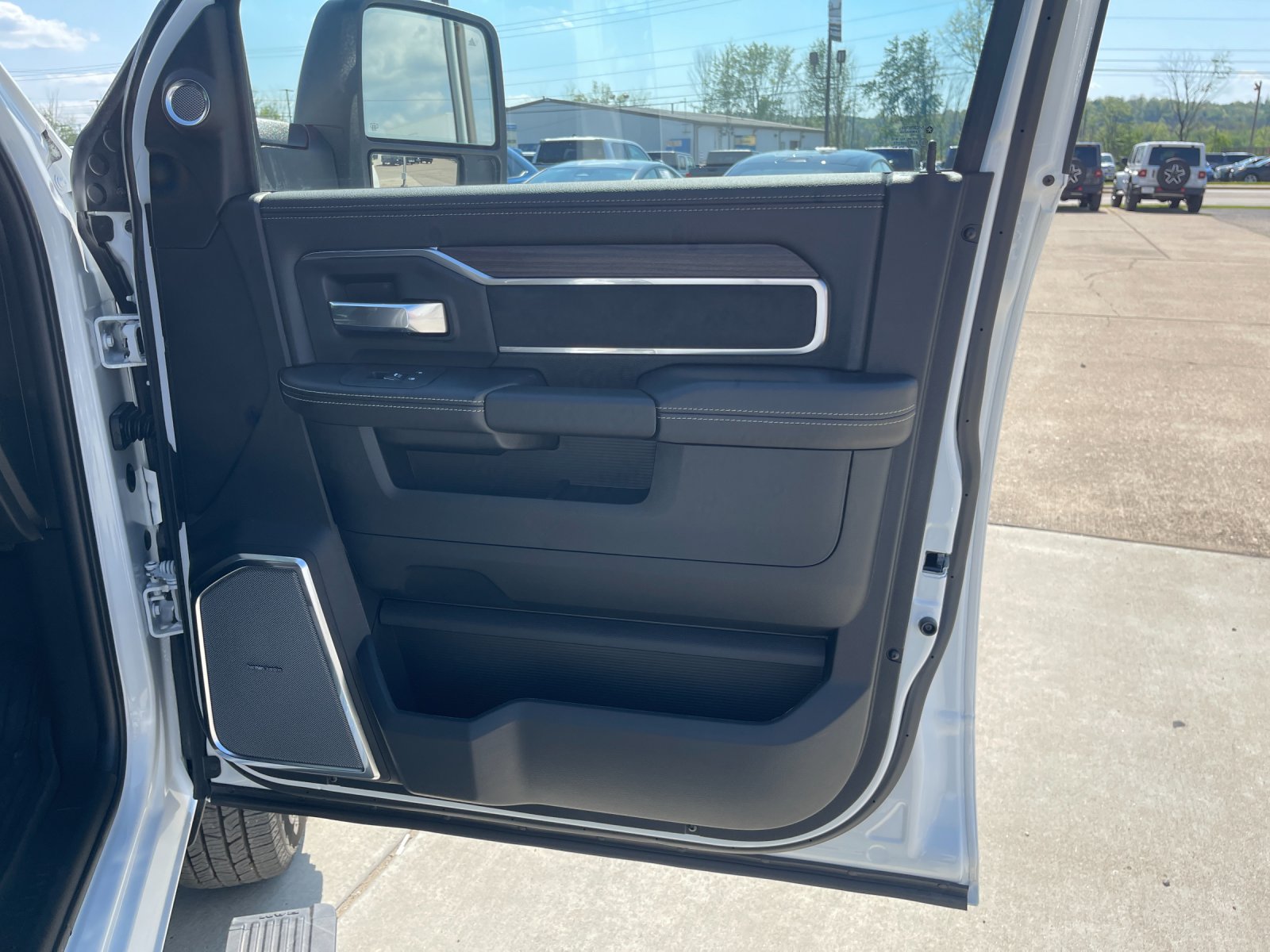 2026 RAM 3500 Laramie - Photo 18