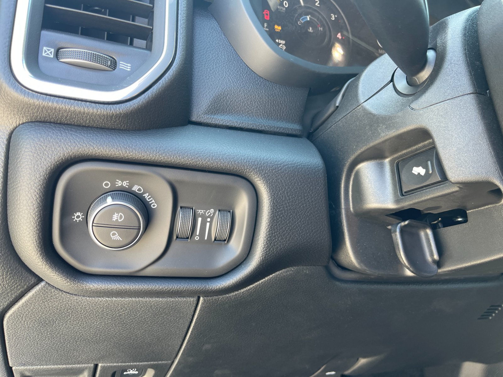 2026 RAM 3500 Laramie - Photo 31