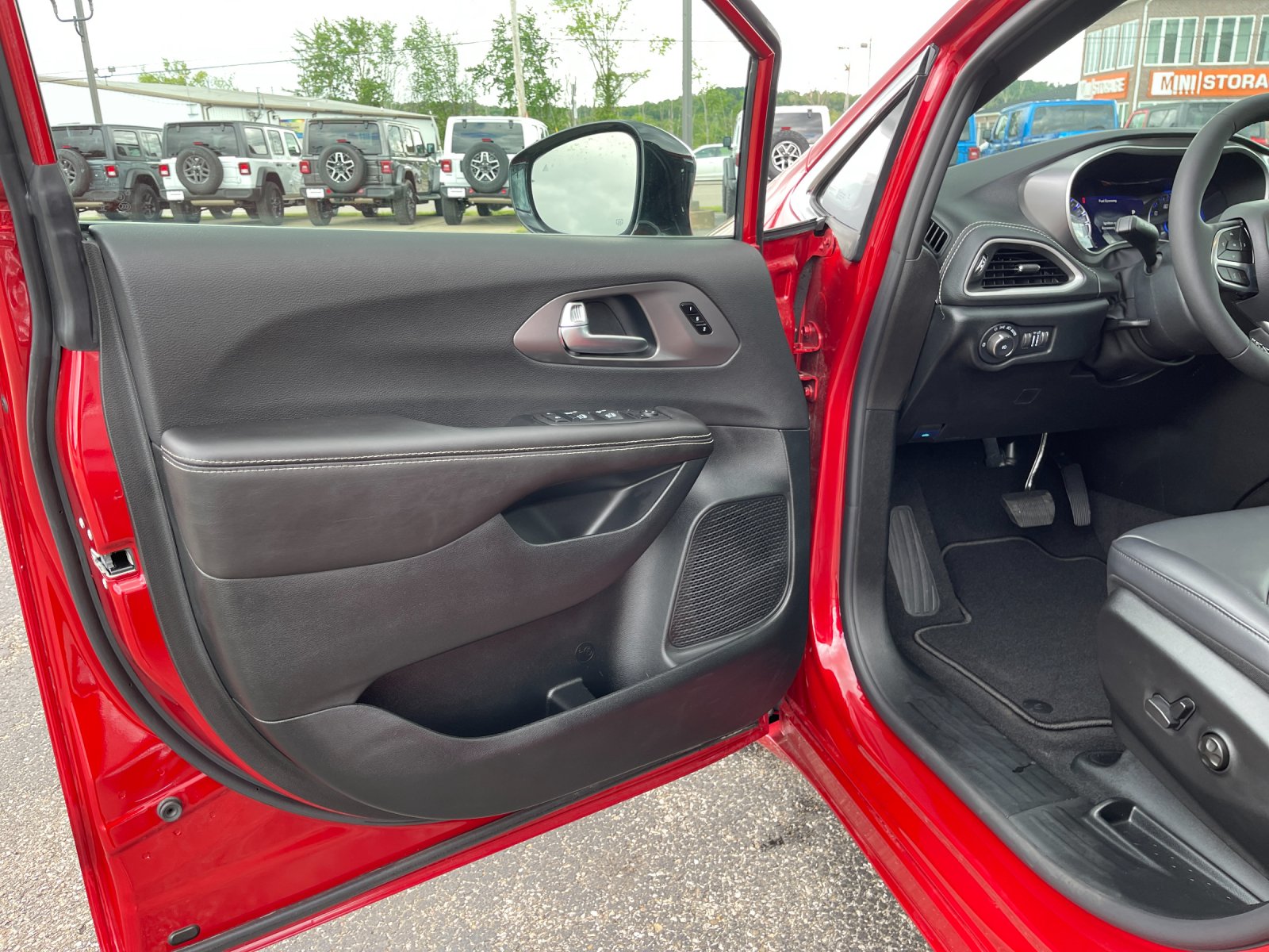 2026 Chrysler Pacifica Select - Photo 11