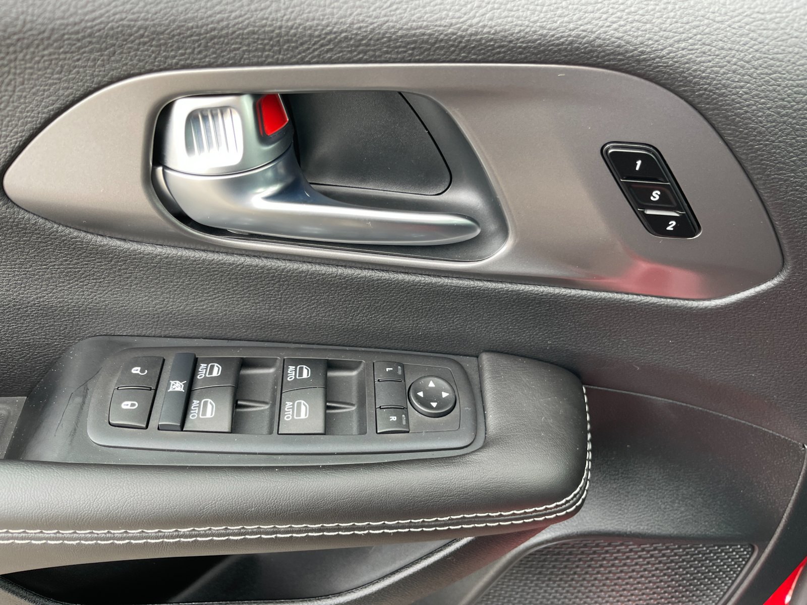 2026 Chrysler Pacifica Select - Photo 12