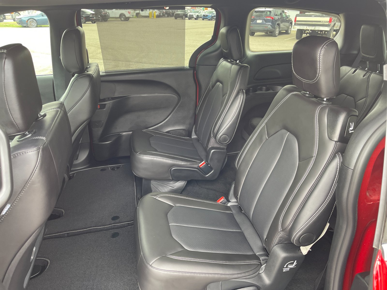2026 Chrysler Pacifica Select - Photo 13