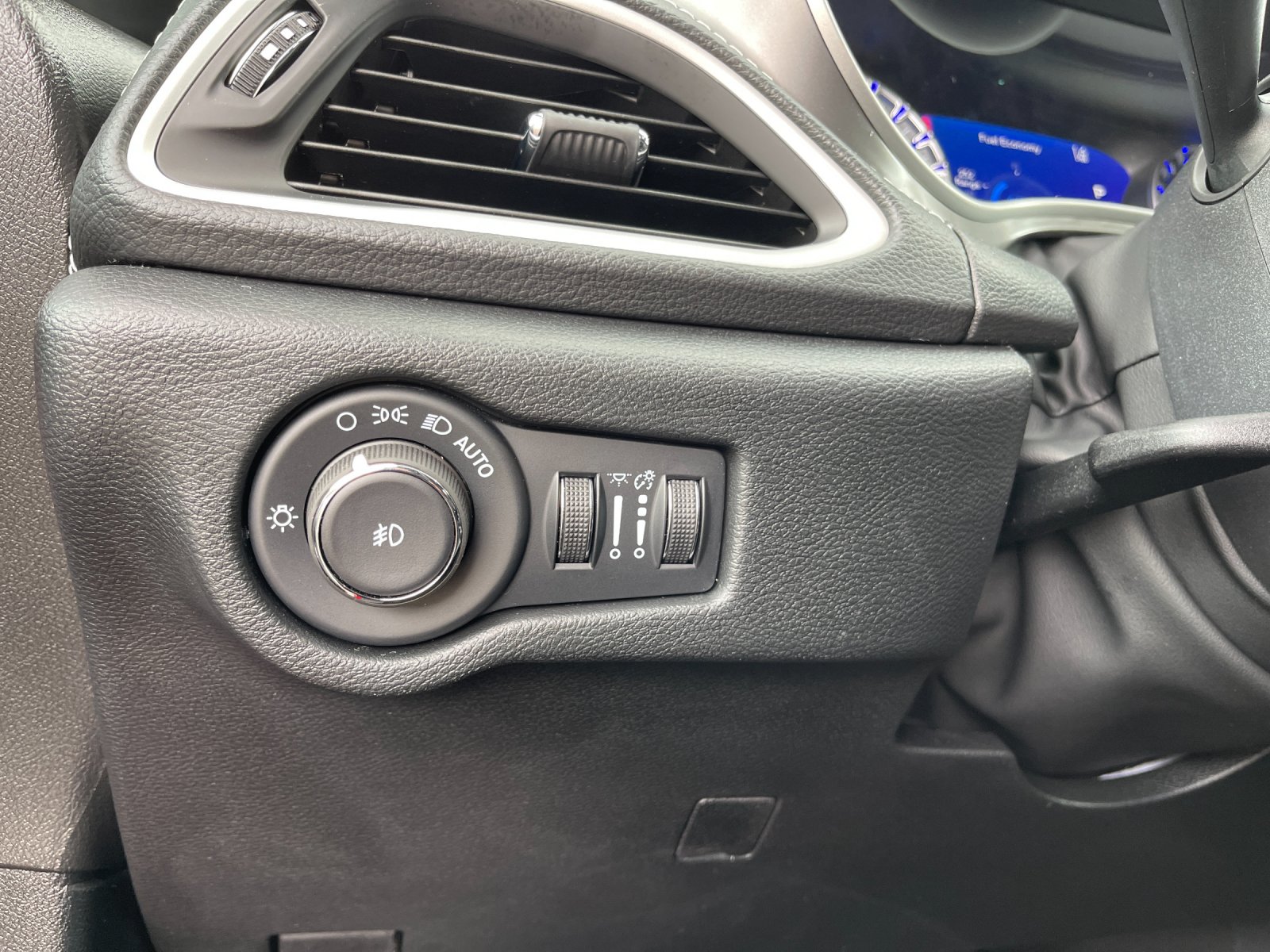 2026 Chrysler Pacifica Select - Photo 31