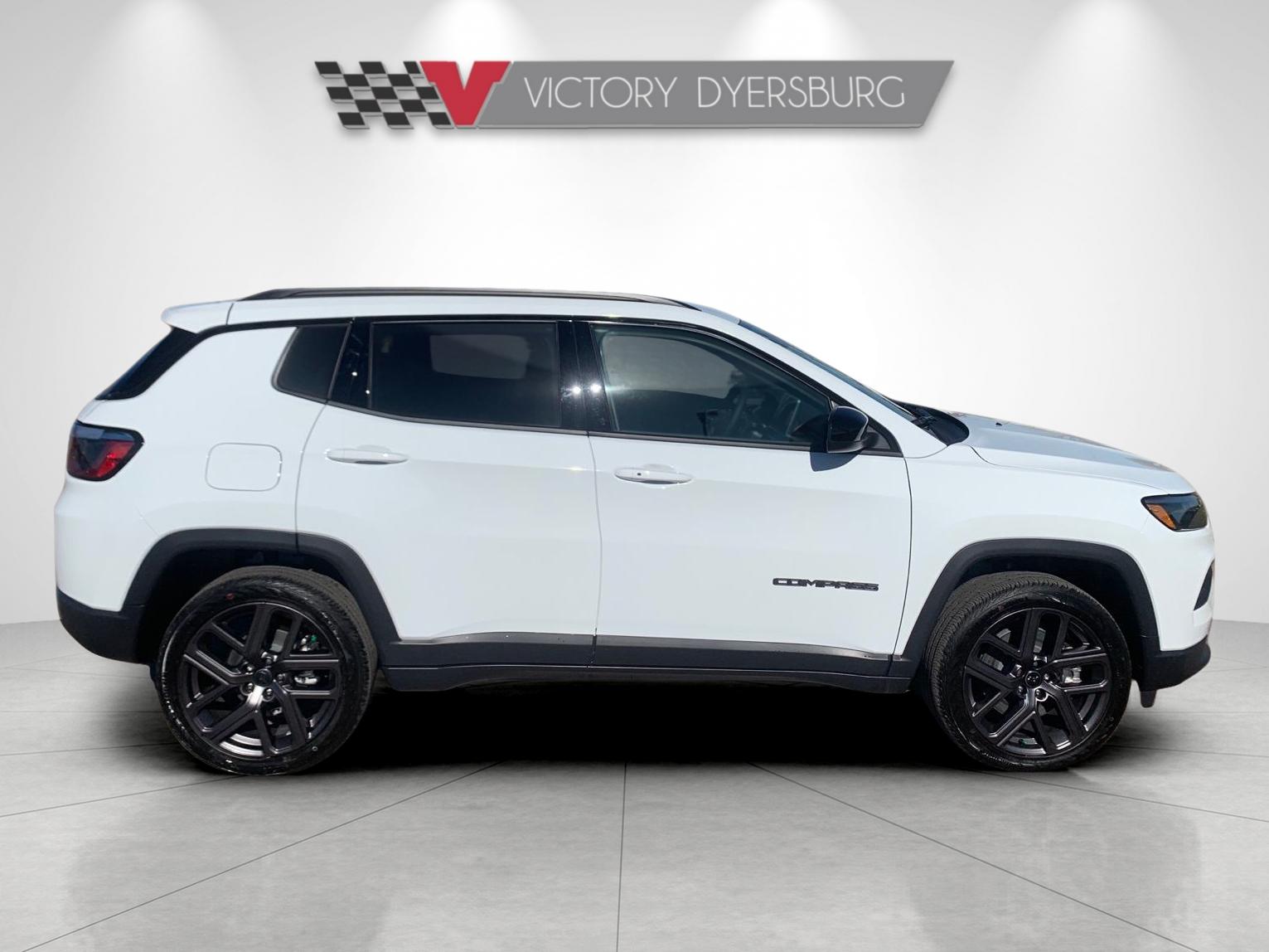 New 2026 White Jeep Latitude image 8