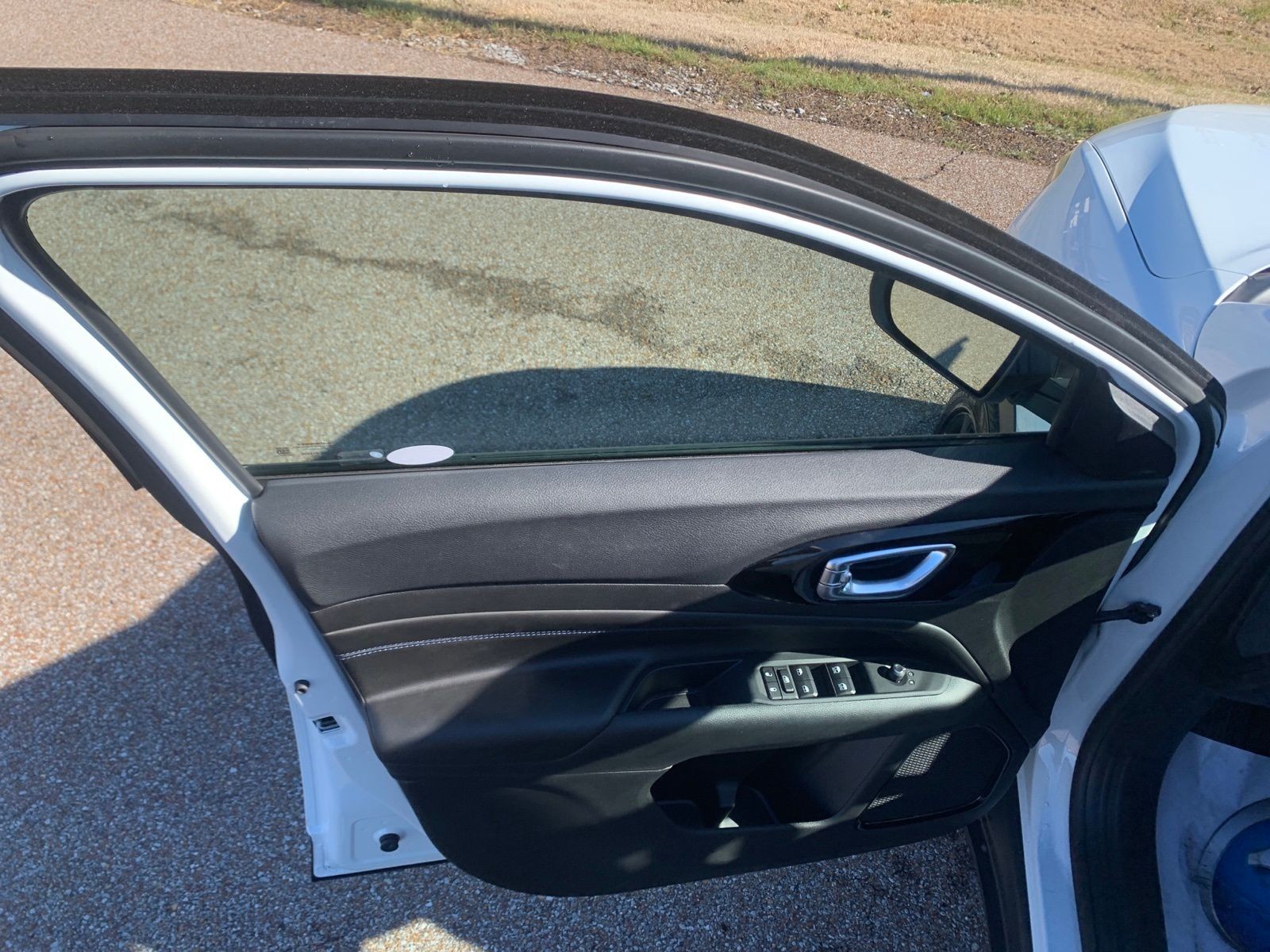 New 2026 White Jeep Latitude image 10