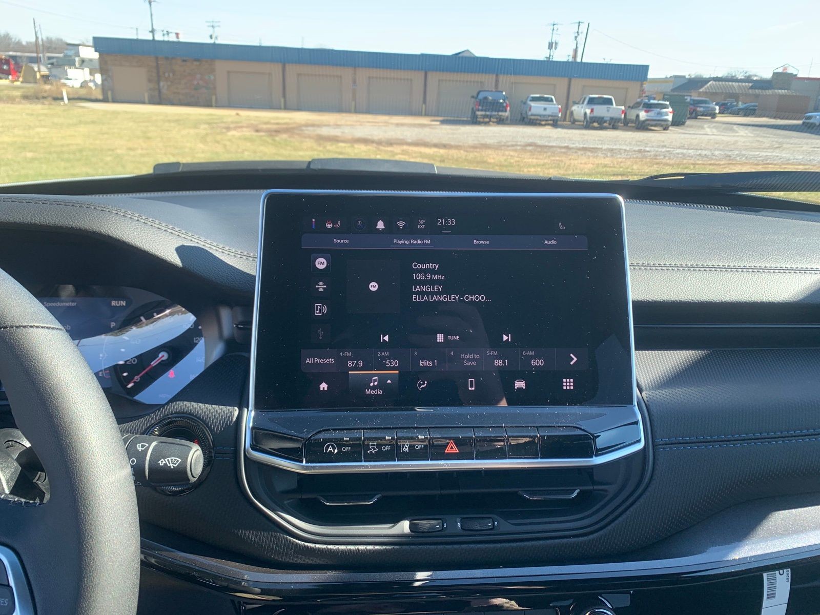 New 2026 White Jeep Latitude image 33