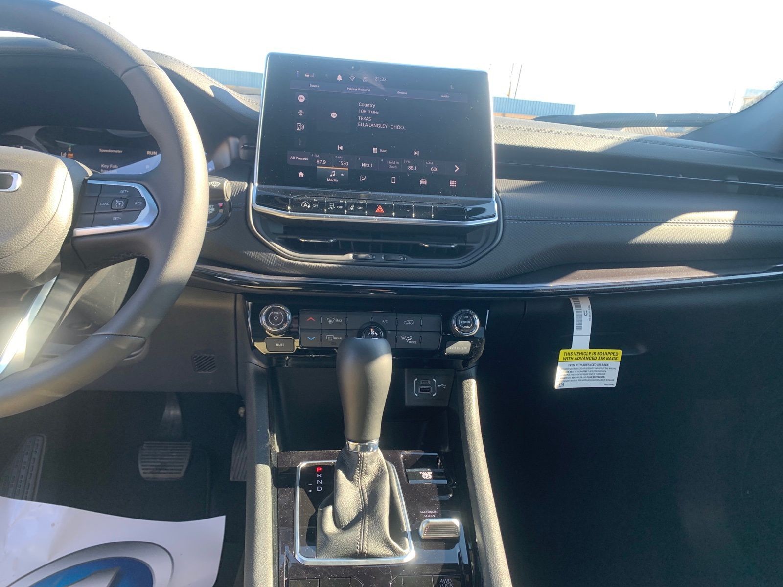 New 2026 White Jeep Latitude image 21