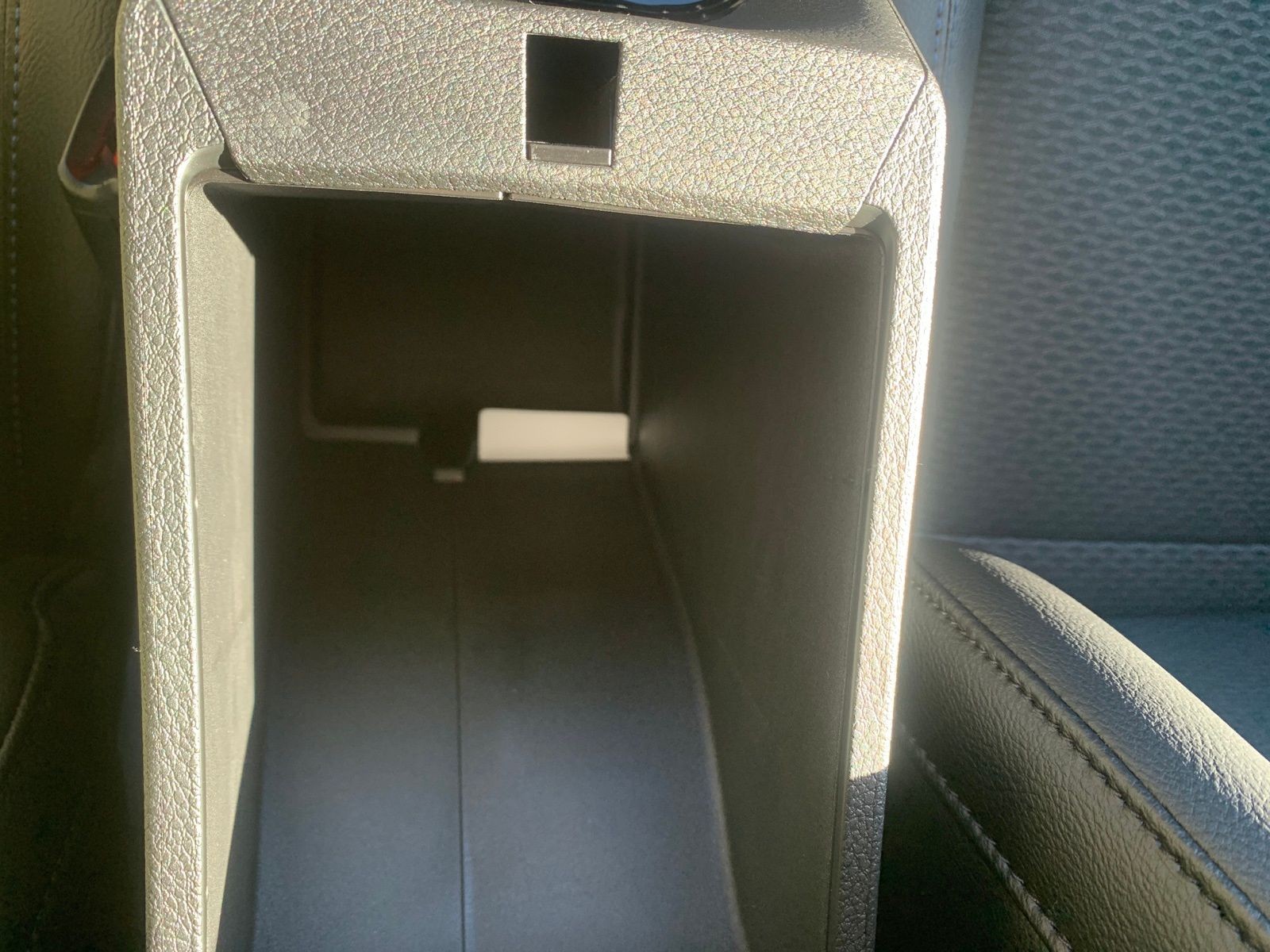New 2026 White Jeep Latitude image 20