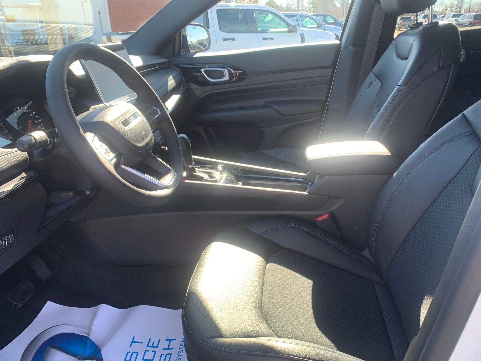 New 2026 White Jeep Latitude image 22
