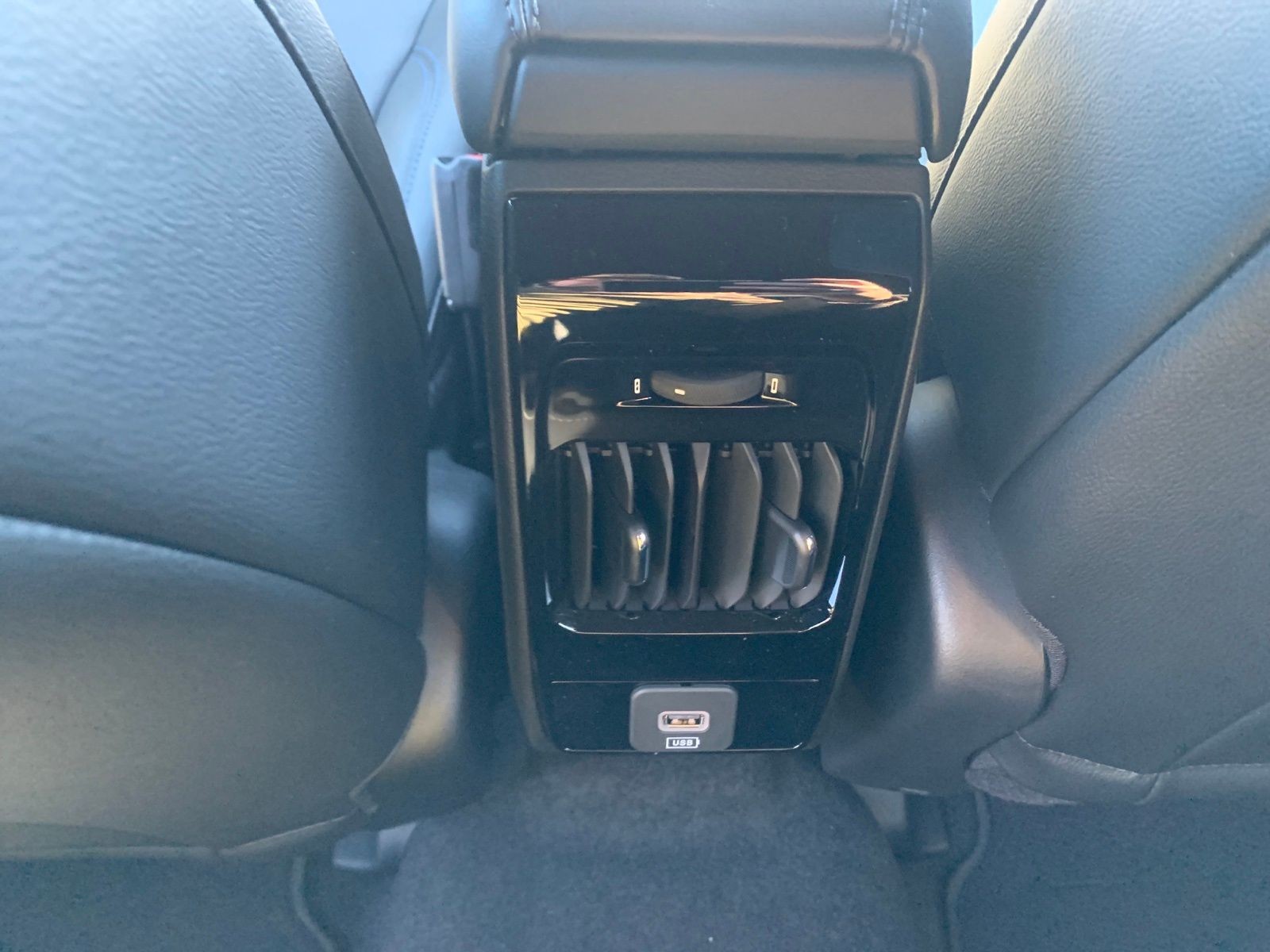 New 2026 White Jeep Latitude image 25