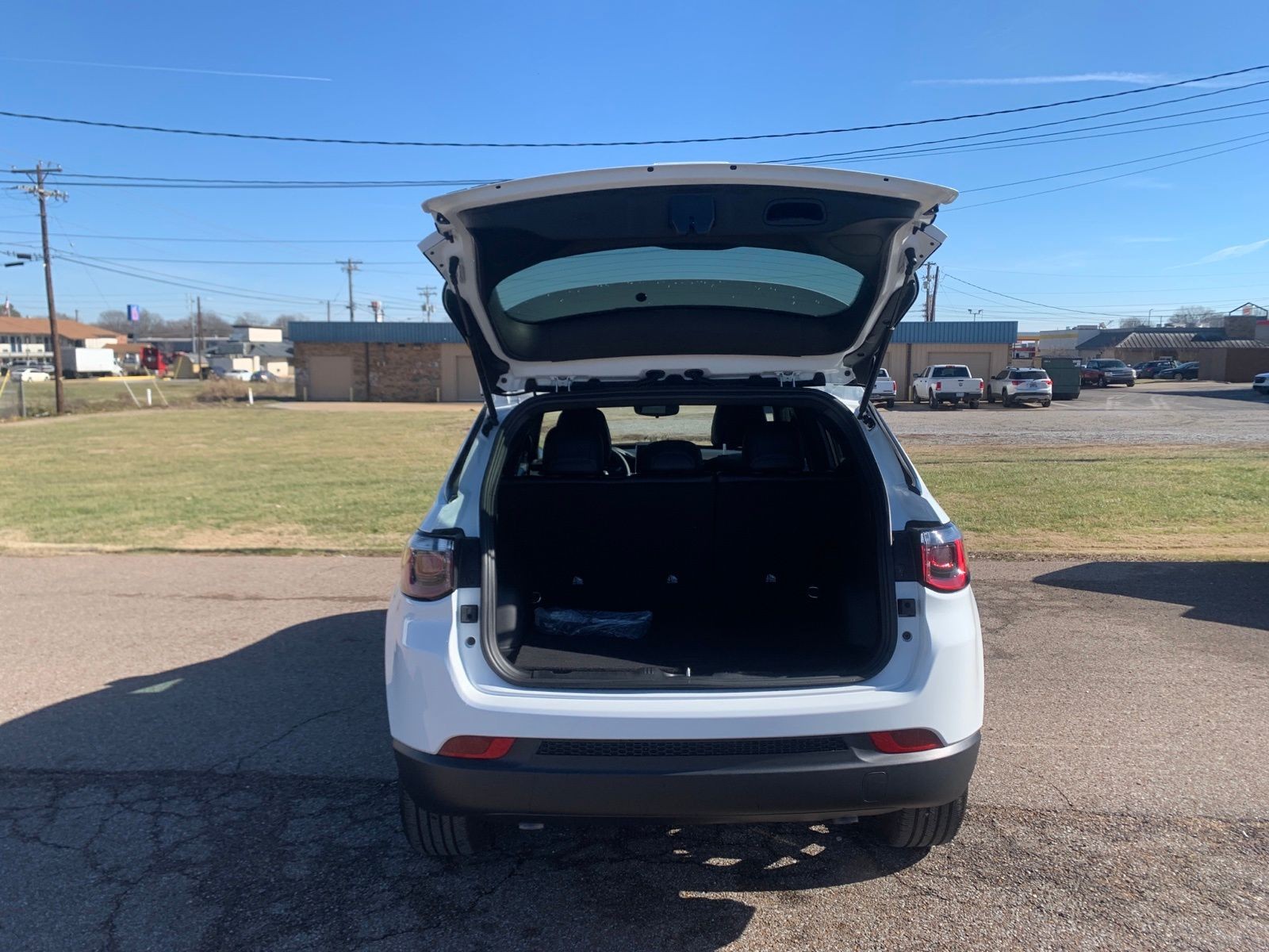 New 2026 White Jeep Latitude image 26