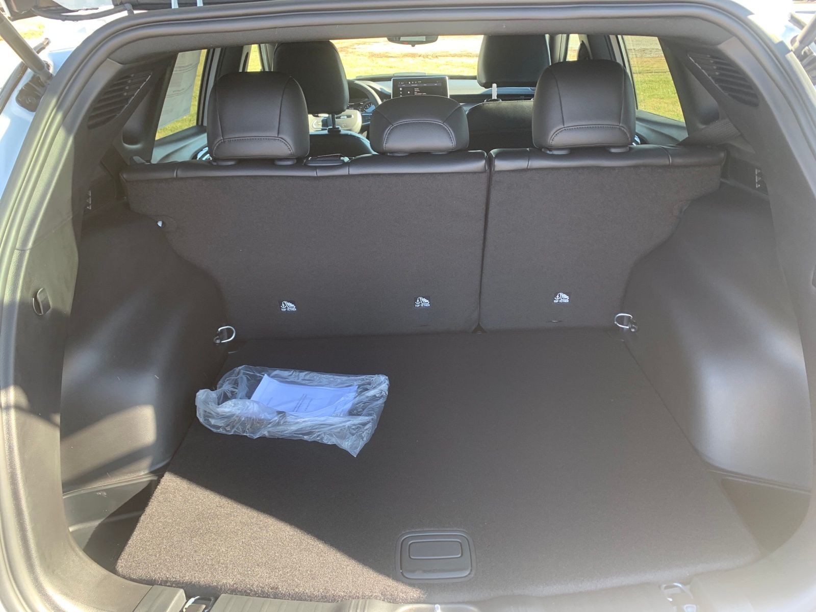 New 2026 White Jeep Latitude image 27