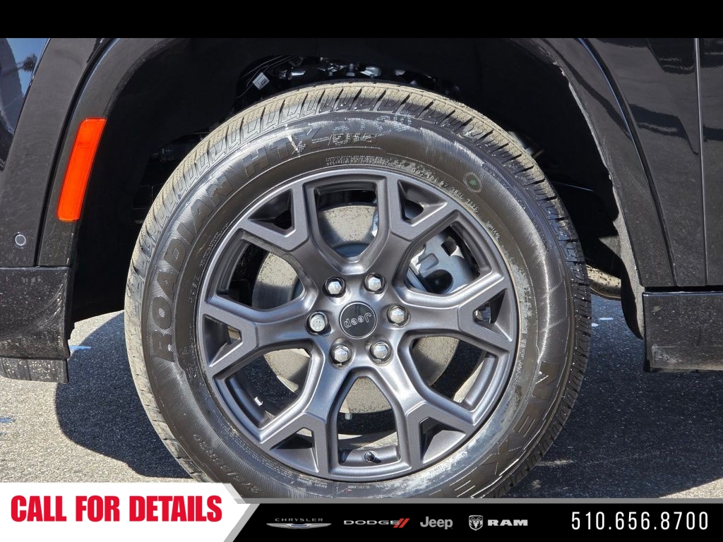 New 2026 High Gloss Black Exterior Paint Jeep Limited Altitude image 23