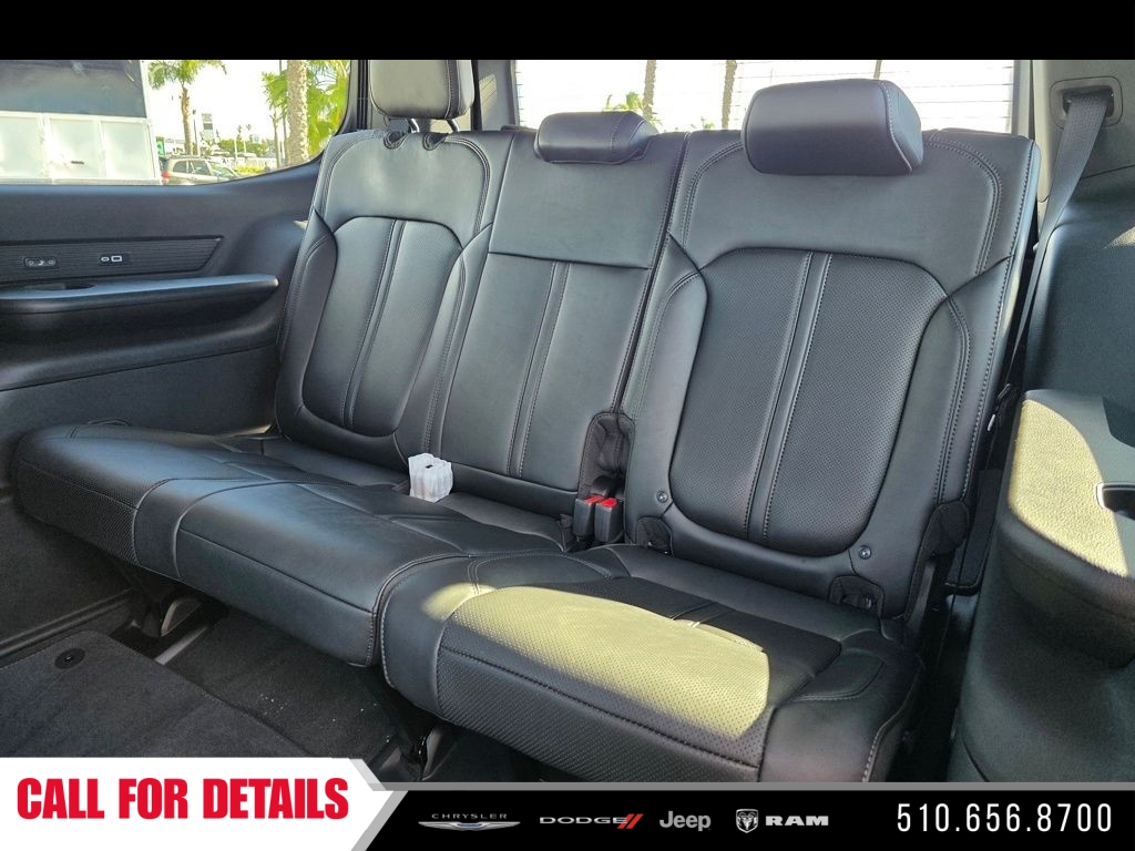 New 2026 High Gloss Black Exterior Paint Jeep Limited Altitude image 14