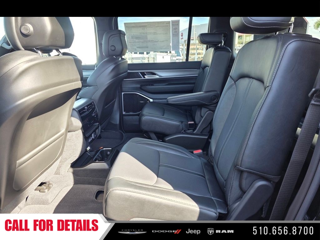 New 2026 High Gloss Black Exterior Paint Jeep Limited Altitude image 17