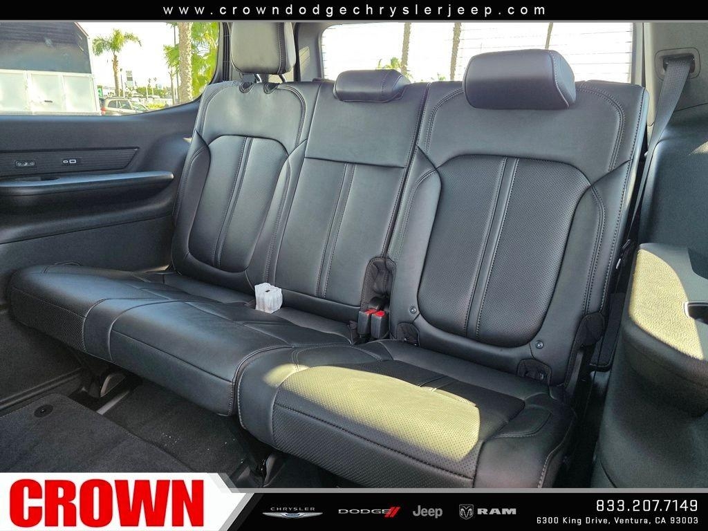 New 2026 High Gloss Black Exterior Paint Jeep Limited Altitude image 38