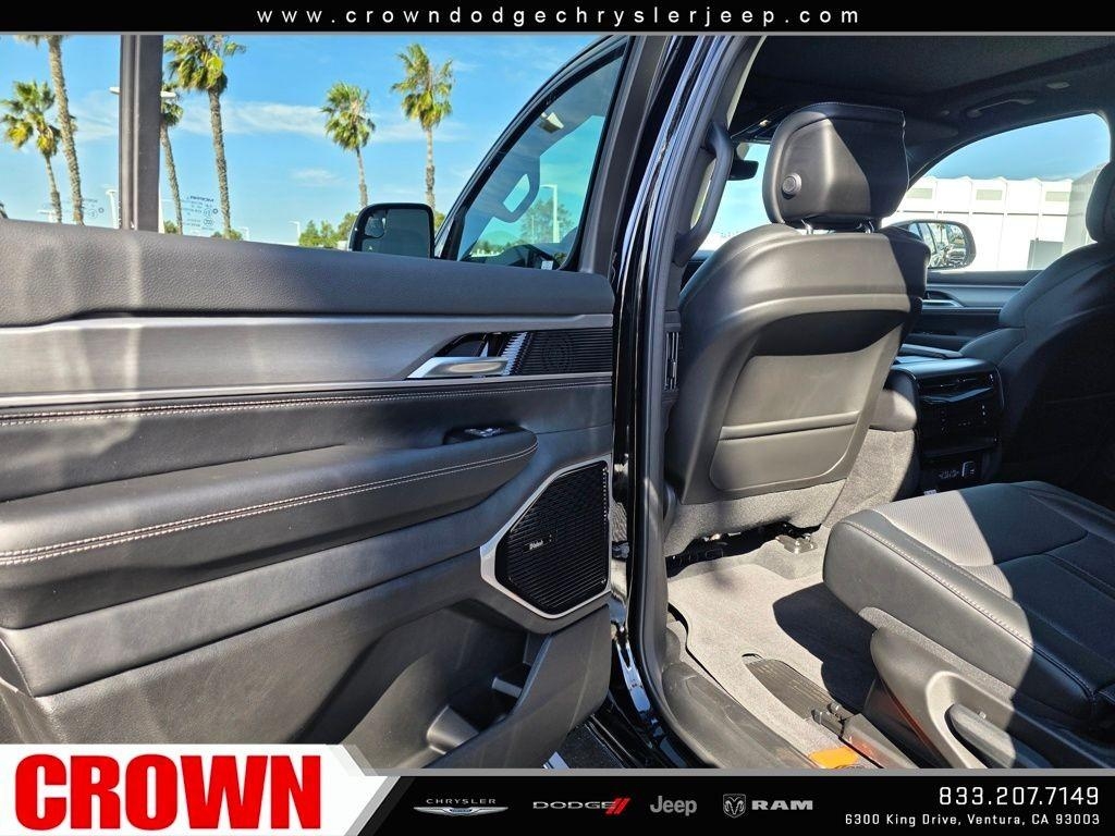 New 2026 High Gloss Black Exterior Paint Jeep Limited Altitude image 42