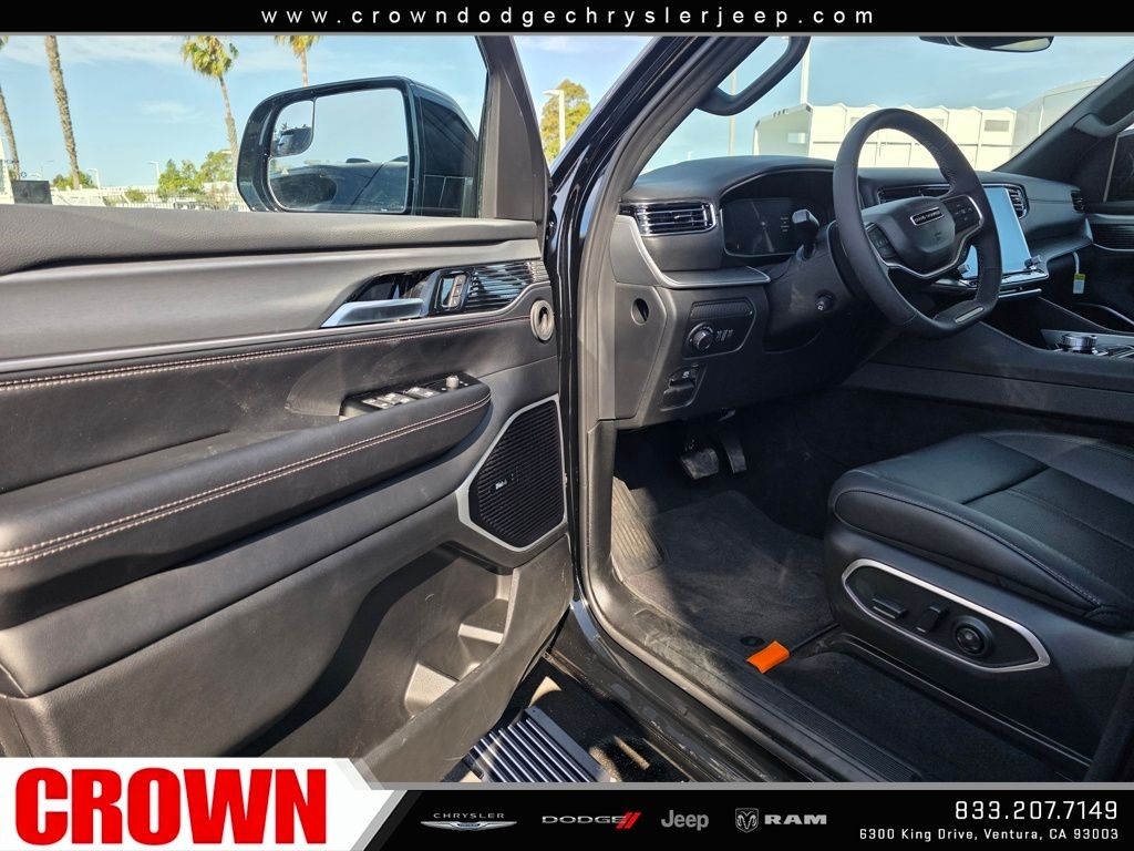 New 2026 High Gloss Black Exterior Paint Jeep Limited Altitude image 43