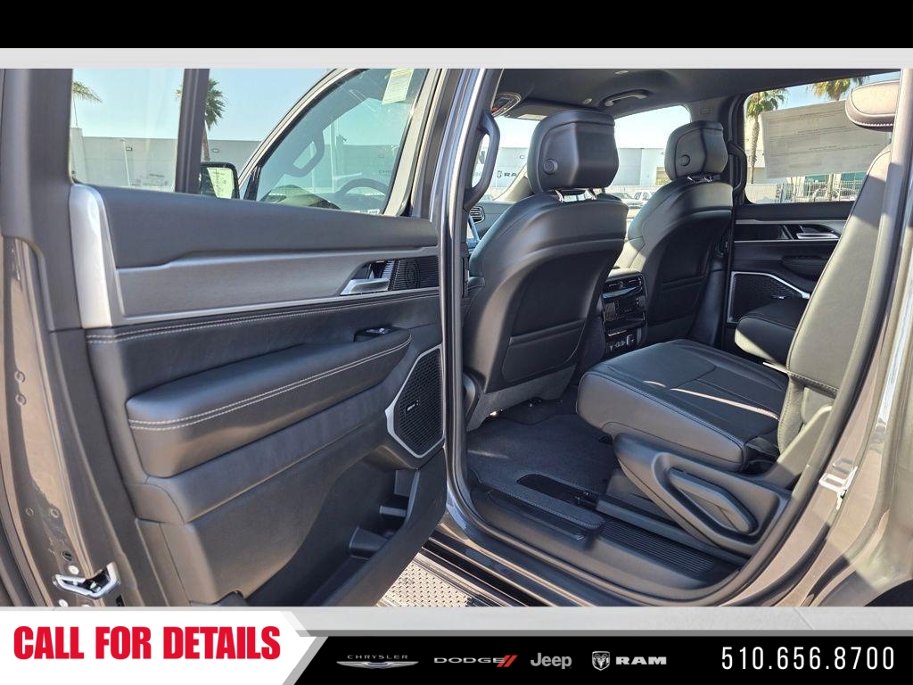 New 2026 Baltic-Gray Metallic Clear-Coat Exterior Paint Jeep Limited Altitude image 15