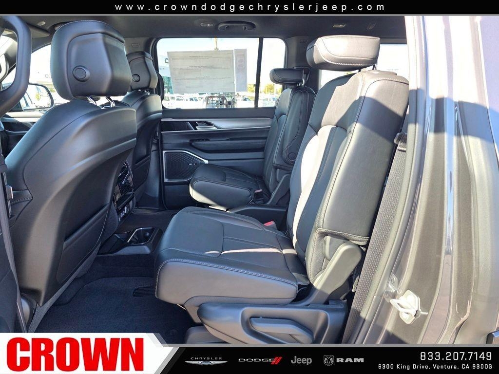 New 2026 Baltic-Gray Metallic Clear-Coat Exterior Paint Jeep Limited Altitude image 38