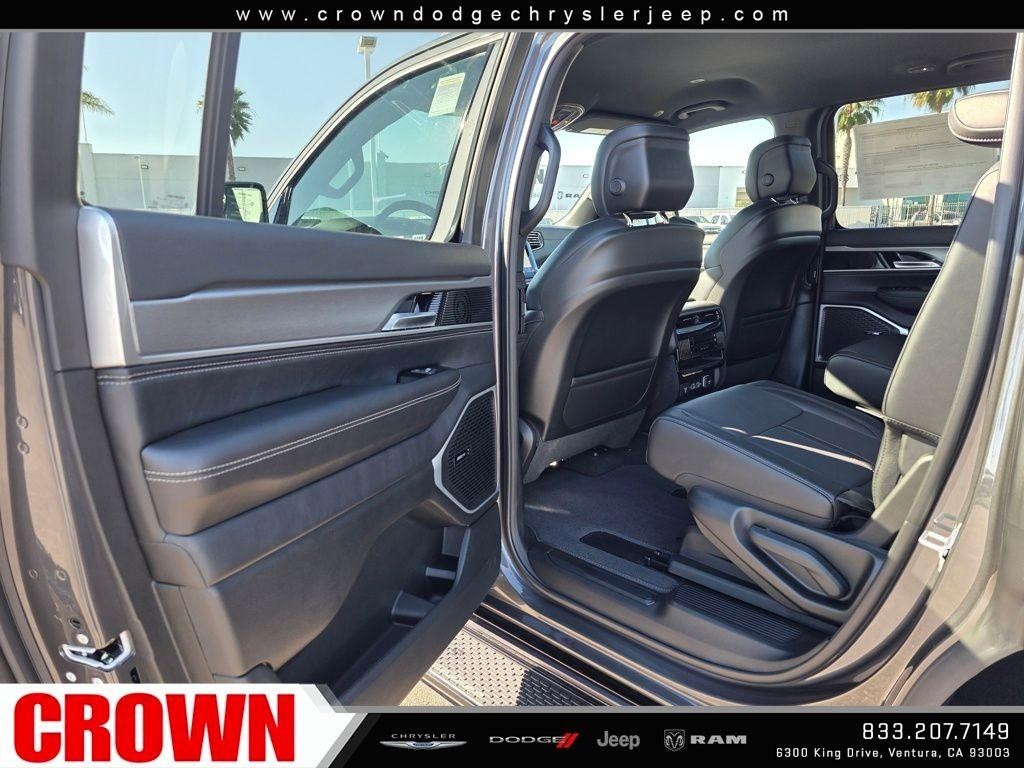 New 2026 Baltic-Gray Metallic Clear-Coat Exterior Paint Jeep Limited Altitude image 39