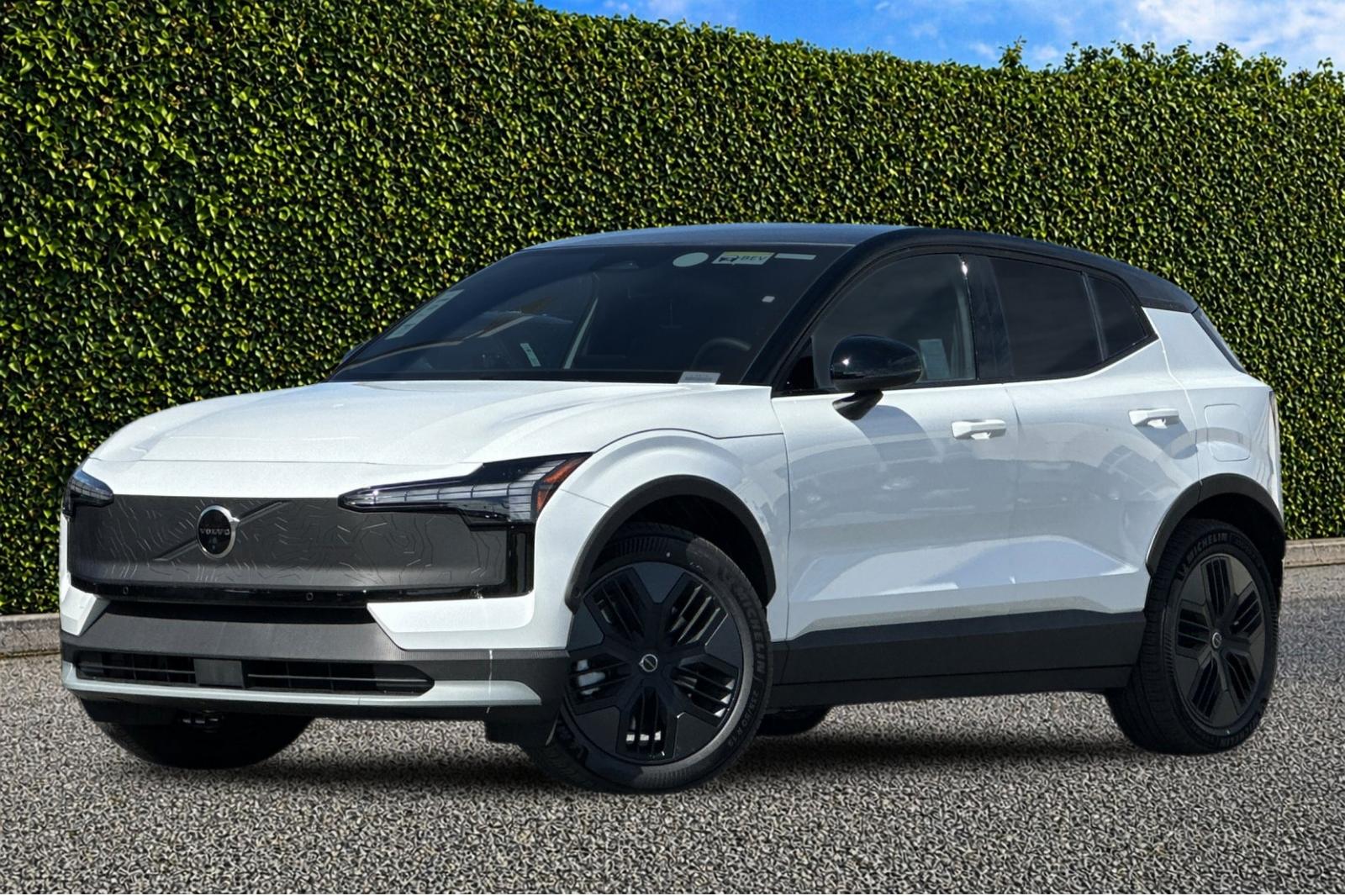 2026 Volvo EX30 Twin Motor Cross Country Ultra's photo