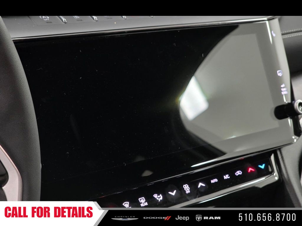New 2026 Diamond Black Crystal Pearl-Coat Exterior Paint Jeep Altitude image 19