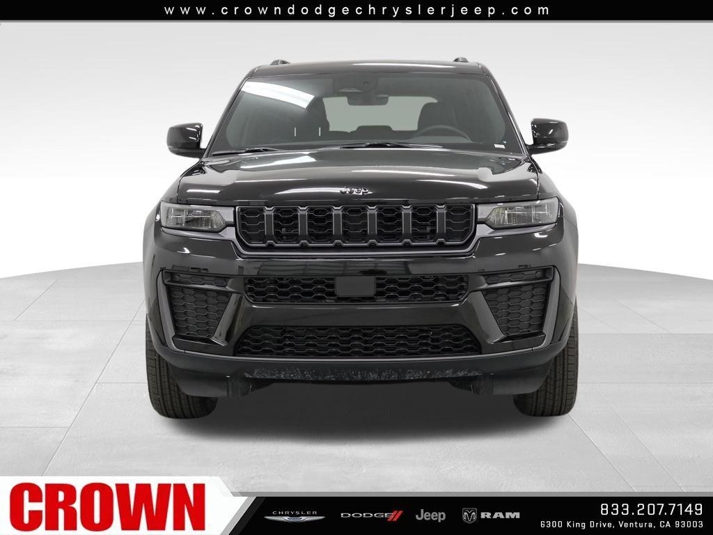 New 2026 Diamond Black Crystal Pearl-Coat Exterior Paint Jeep Altitude image 24