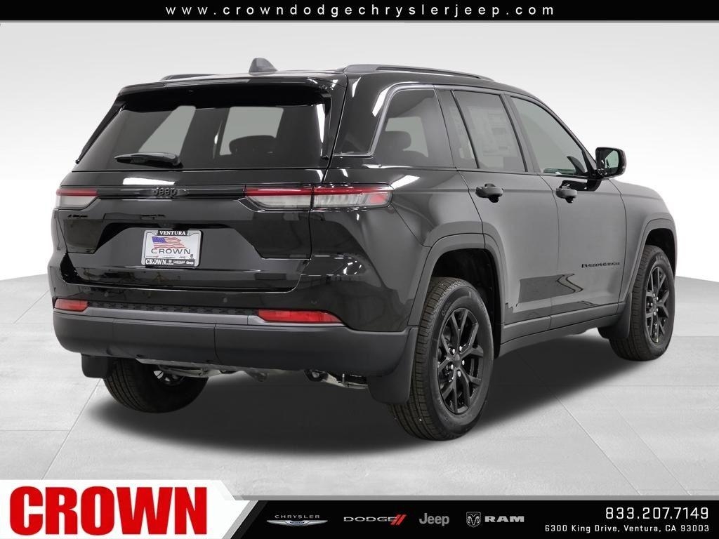 New 2026 Diamond Black Crystal Pearl-Coat Exterior Paint Jeep Altitude image 27