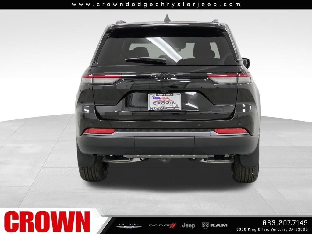 New 2026 Diamond Black Crystal Pearl-Coat Exterior Paint Jeep Altitude image 28