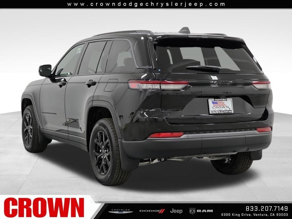 New 2026 Diamond Black Crystal Pearl-Coat Exterior Paint Jeep Altitude image 29