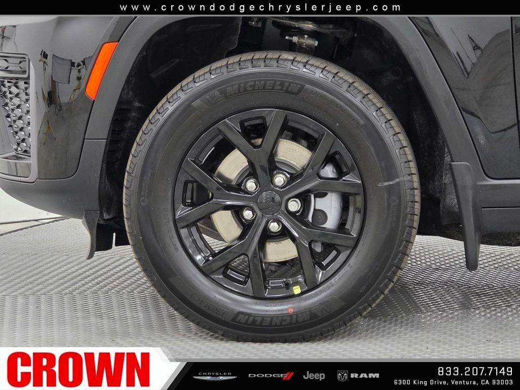 New 2026 Diamond Black Crystal Pearl-Coat Exterior Paint Jeep Altitude image 31