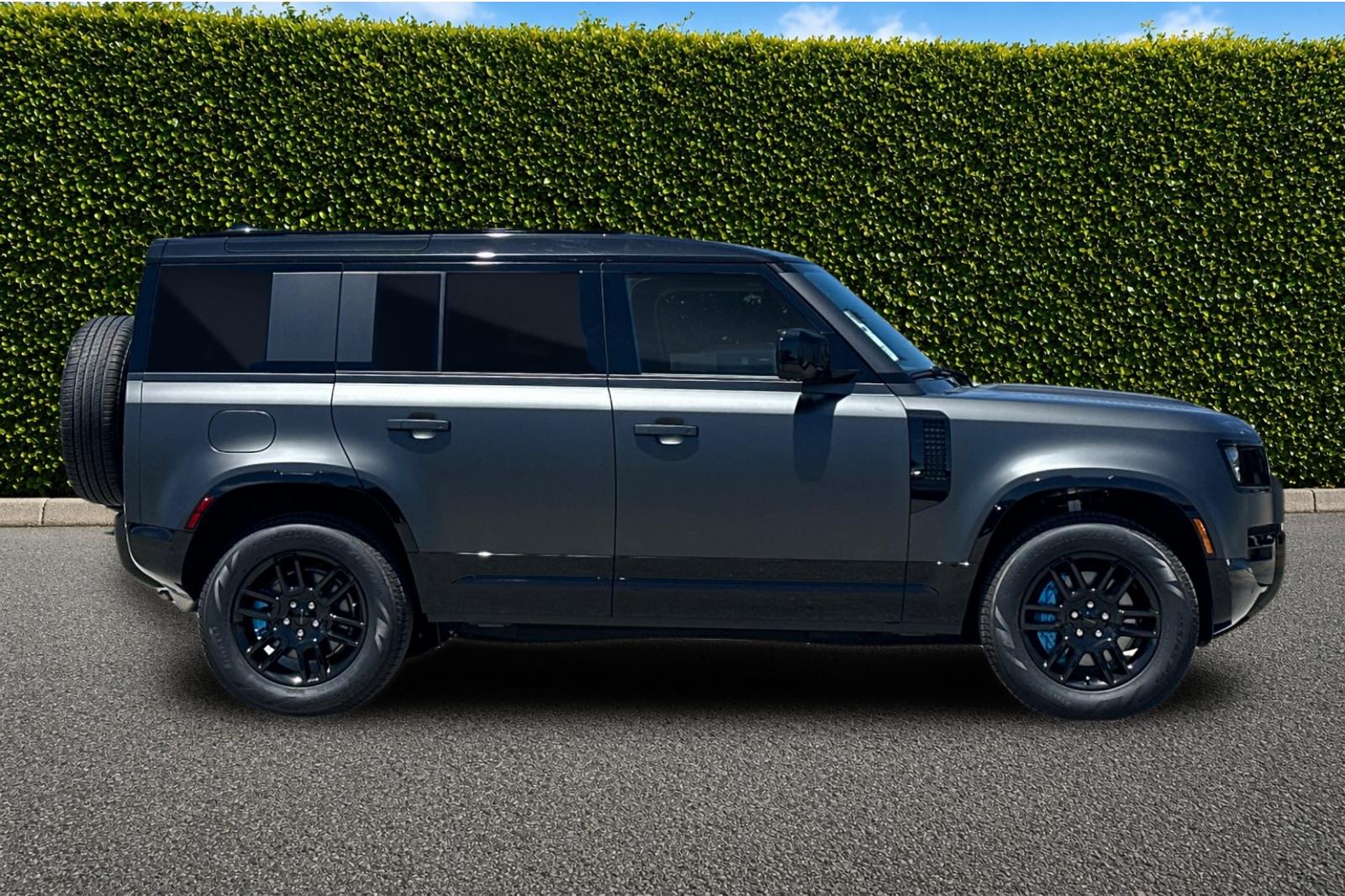 New 2026 Carpathian Grey Land Rover X-Dynamic SE image 7