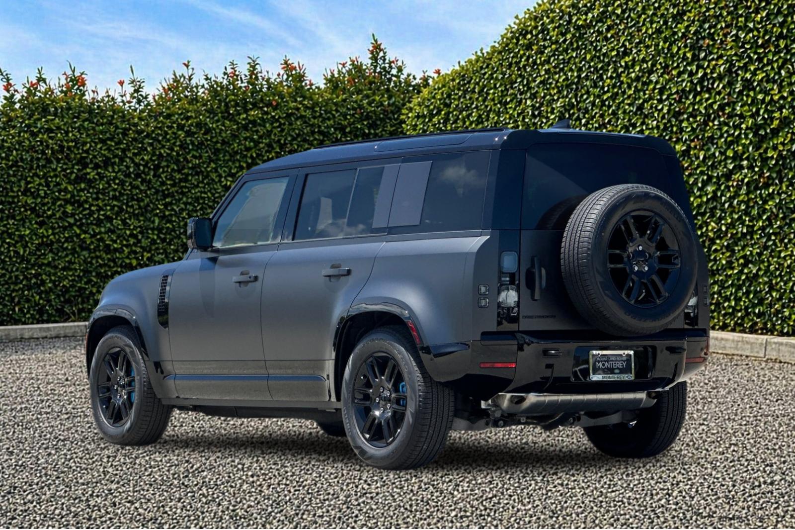 New 2026 Carpathian Grey Land Rover X-Dynamic SE image 4
