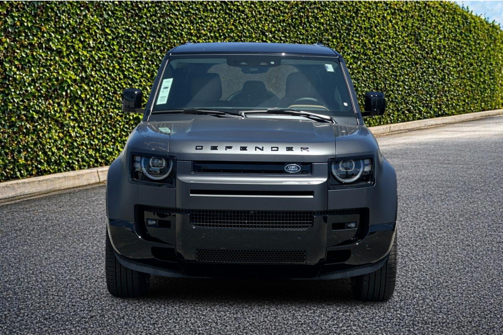 New 2026 Carpathian Grey Land Rover X-Dynamic SE image 9
