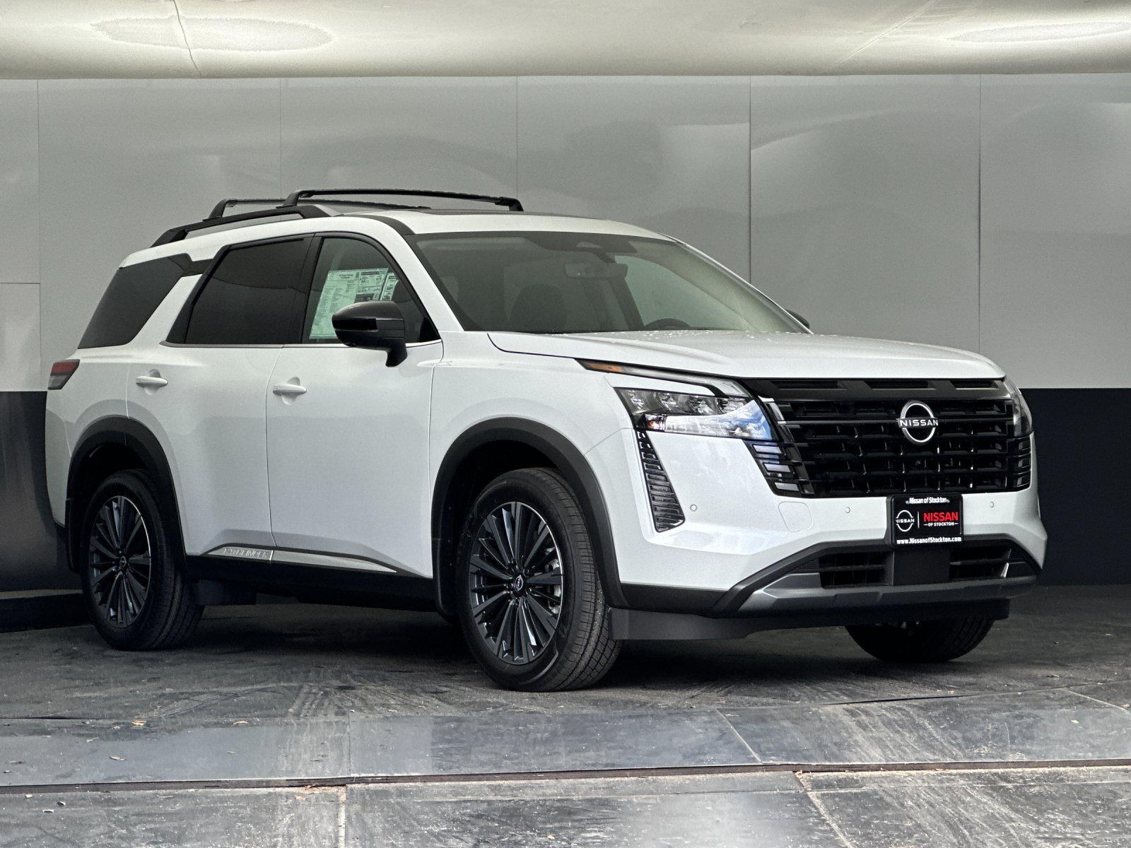 2026 Nissan Pathfinder Platinum 4WD's photo